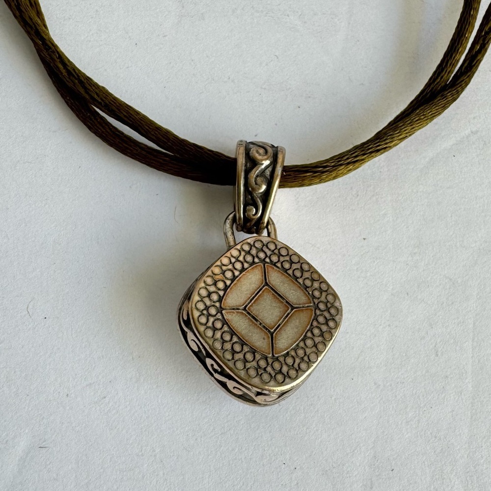 Brighton Venus Necklace Swarovski Crystal Pendant Olive Double Cord Silver Tone - Picture 7 of 11